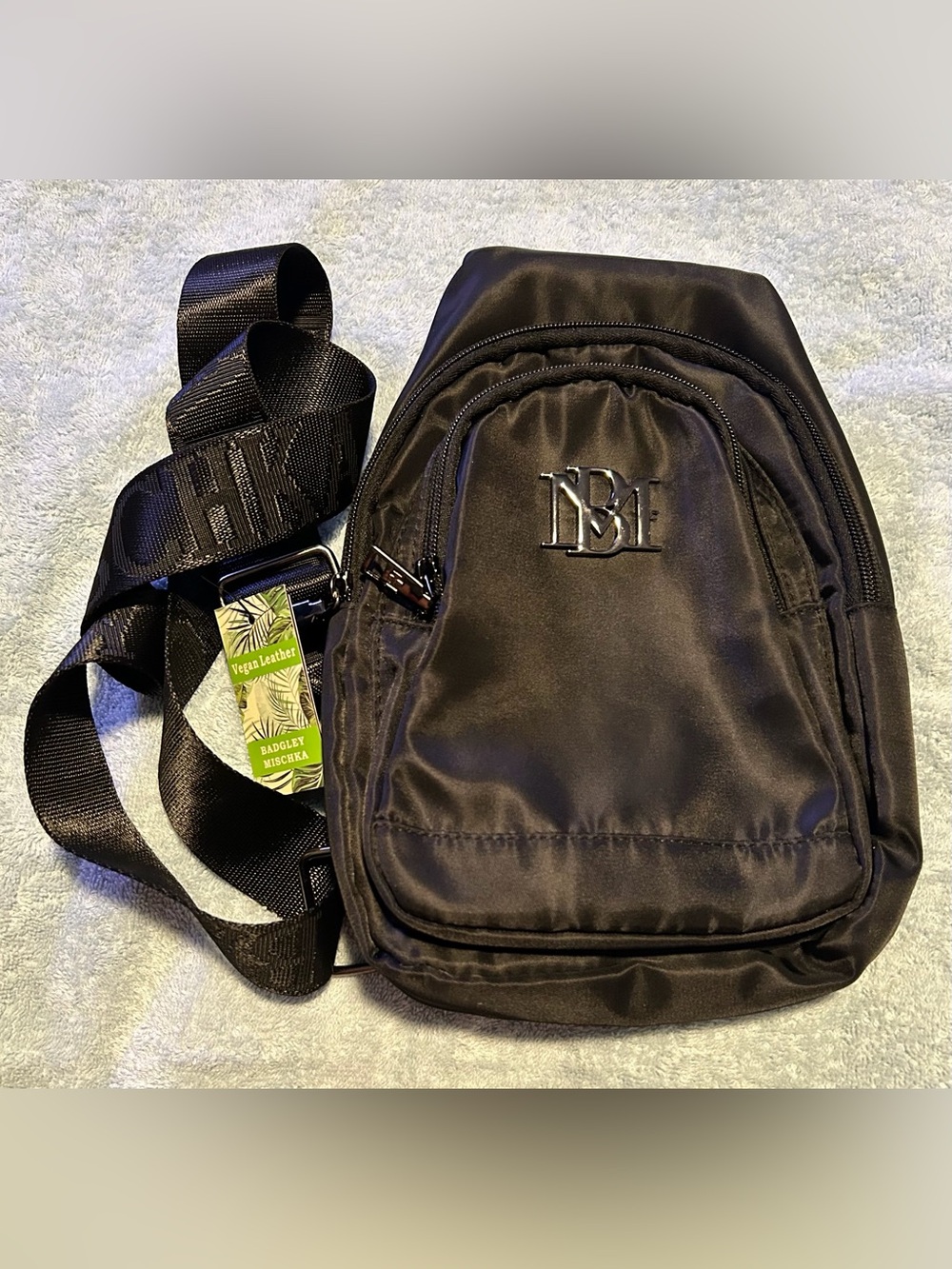 BADGLEY MISCHKA MEN’S BLACK ADJUSTABLE CROSSBODY/FANNY PACK/NWT/UNISEX!
